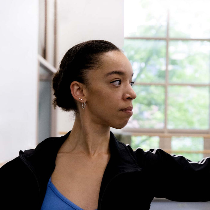 OOFOS Aide Professional Ballet Dancer Chrystyn Fentroy In Recovery