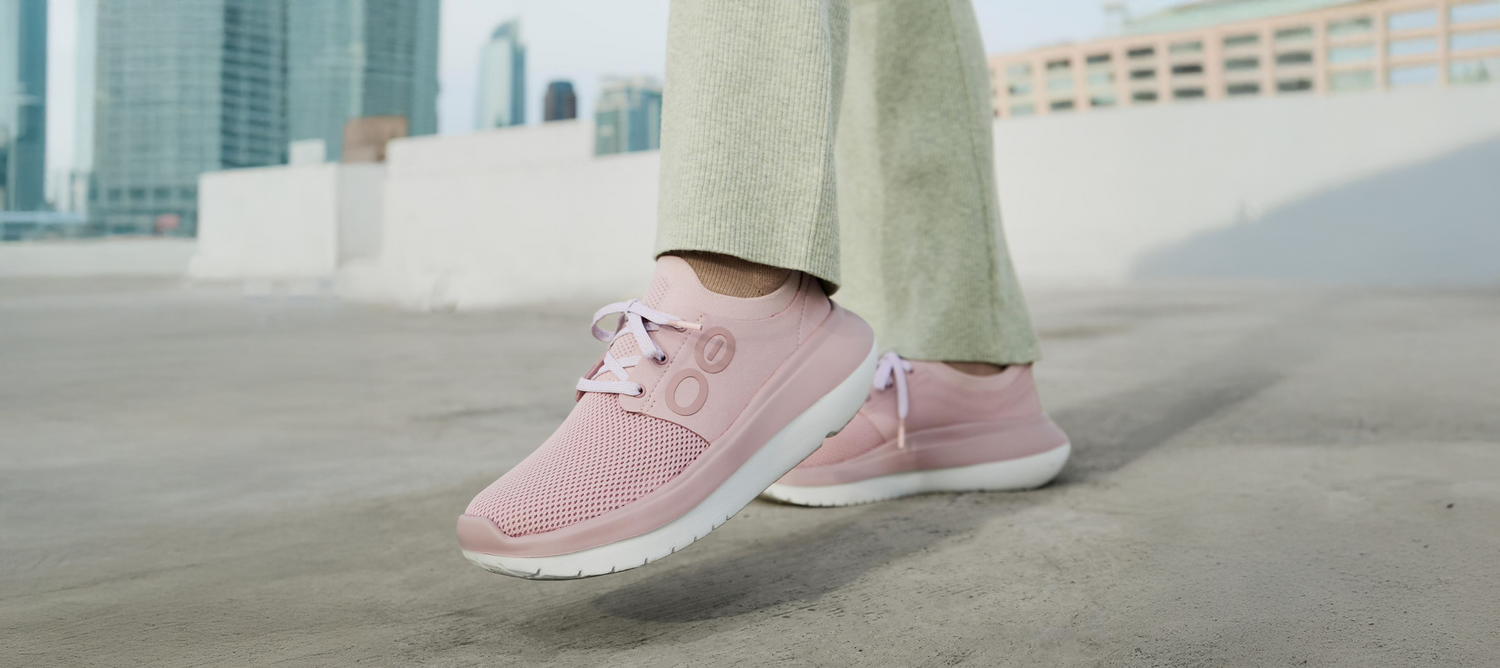 Woman wearing OOmy Stride shoe in the color Stardust