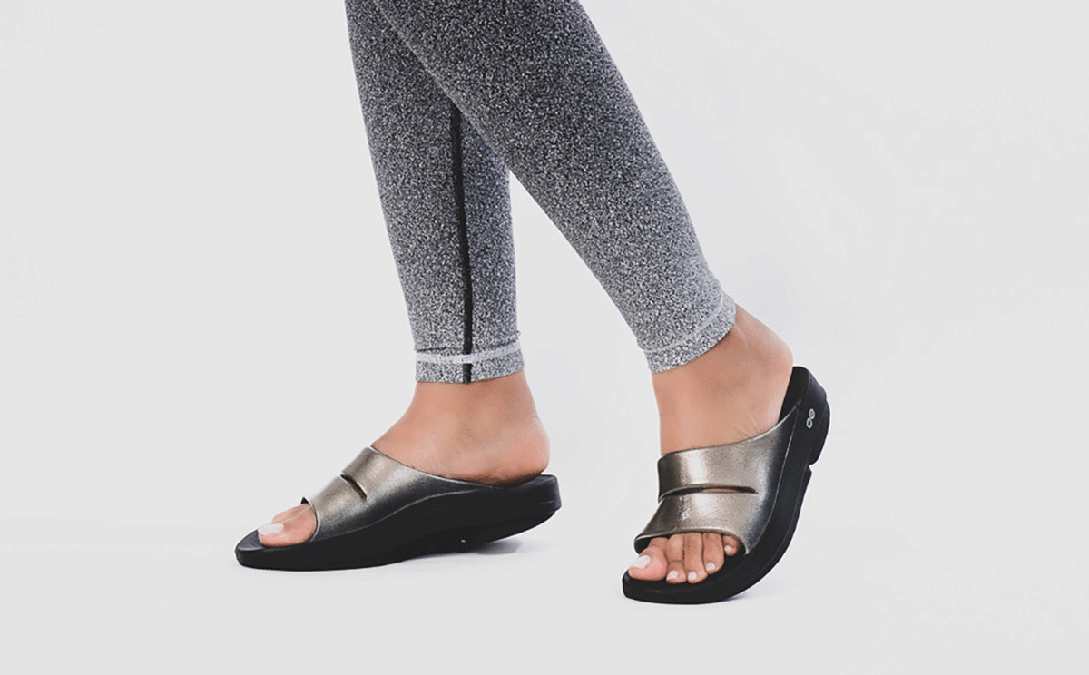 ◆OOFOS◆ OOAHH LUXE LATTE Elegant Luxe Latte 5002535493 Women's OOmega OOahh Luxe Sandal - Latte – OOFOS