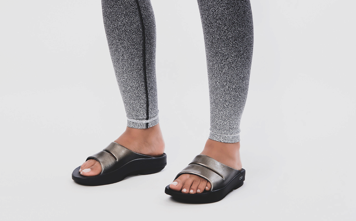 ★2022SS新作★OOFOS★OOAHH LUXE SLIDES Women's OOahh Luxe Latte Slide Sandal – OOFOS