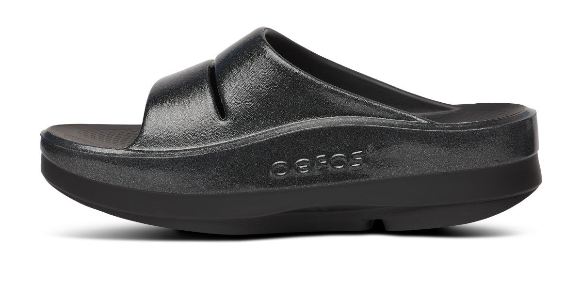 靴 OOFOS OOmega OOahh Luxe BLACK Sparkle OOmega OOahh Luxe - Black Sparkle – OOFOSオフィシャルサイト