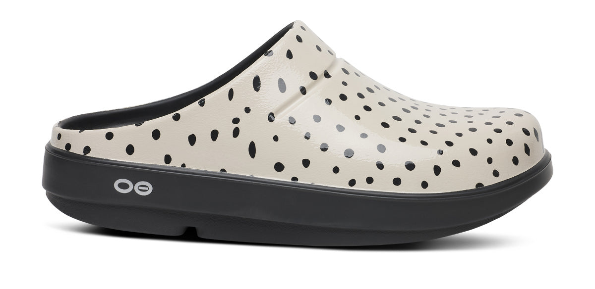 Women's OOcloog Limited Edition Clog - Pebble lateral view