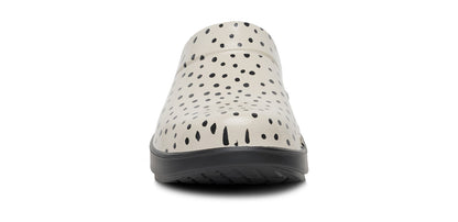 Women's OOcloog Limited Edition Clog - Pebble front view