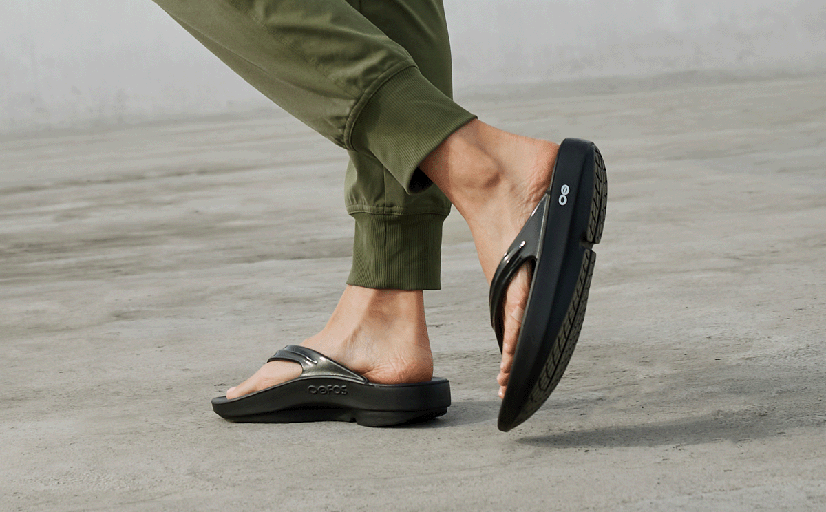 注目ブランド!! 新作♪ ◆OOFOS◆ WOMEN'S OOFOS OOLALA Women's OOlala Black Sandal – OOFOS