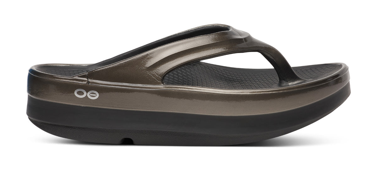 Women's OOmega OOlala Stacked Sandal - Titanium Mirror (SALE) – OOFOS