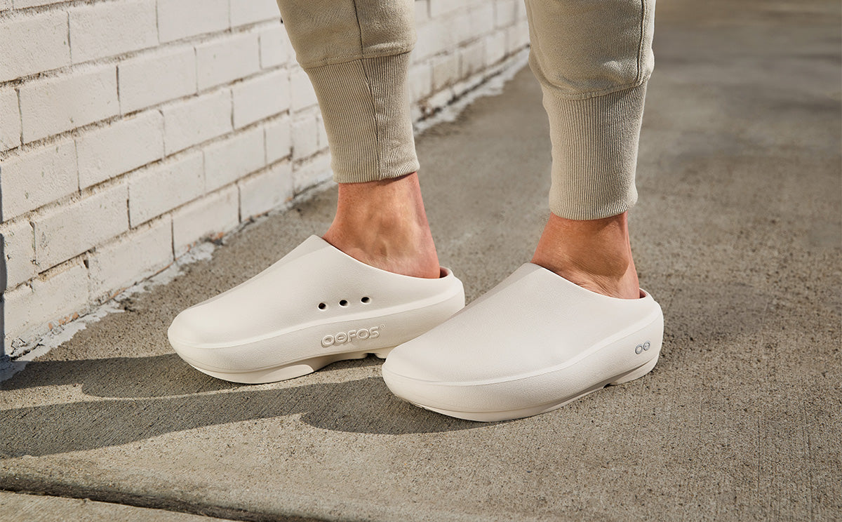 未使用品 美品 OOFOS OOCLOOG PLUS CHALK ウーフォス Men's Cloog PLUS Clog - Chalk – OOFOS