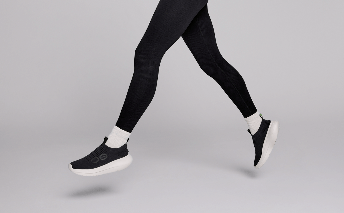 Women's OOmy Zen - Chalk Black model leaping in studio | lifestyle