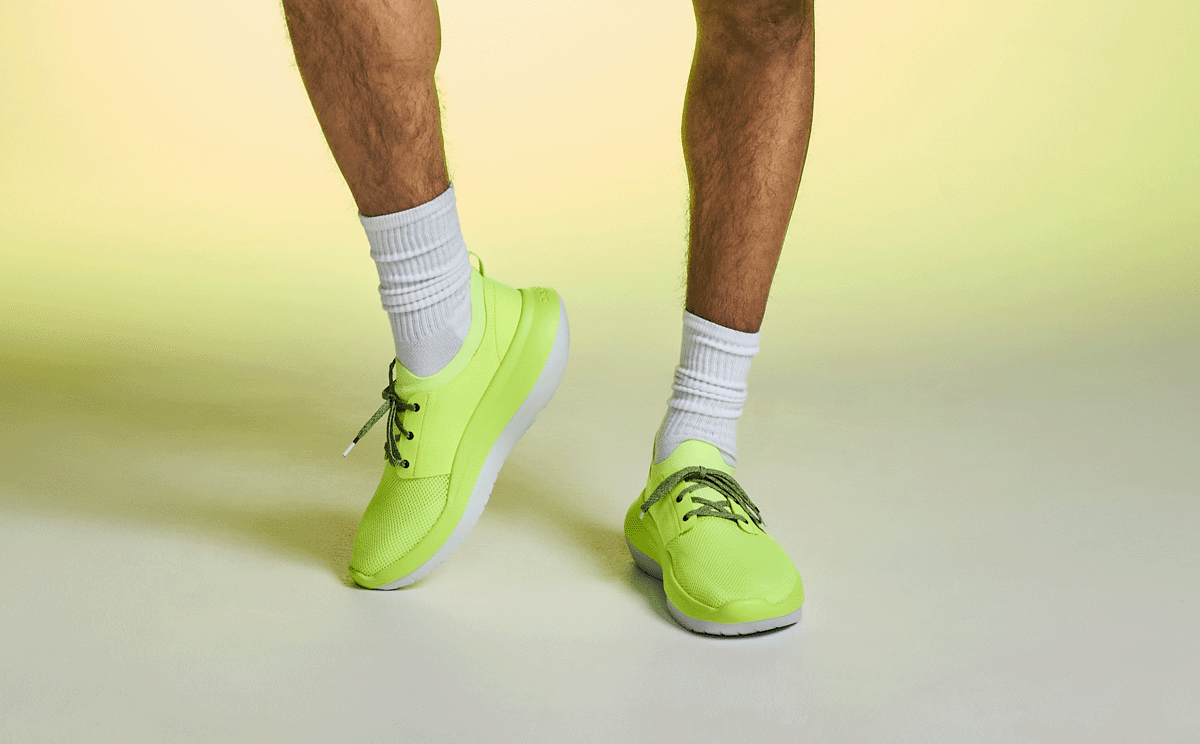 Men's OOmy Stride - Electro front view of model standing in studio | lifestyle
