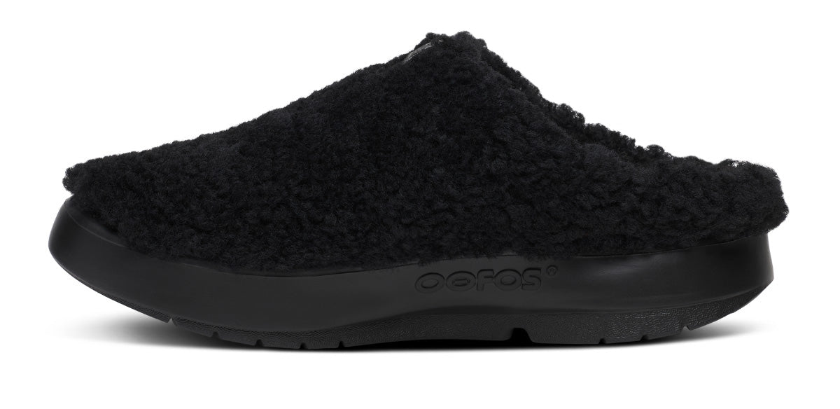 Women's OOcoozie Sherpa Mule - Black medial view