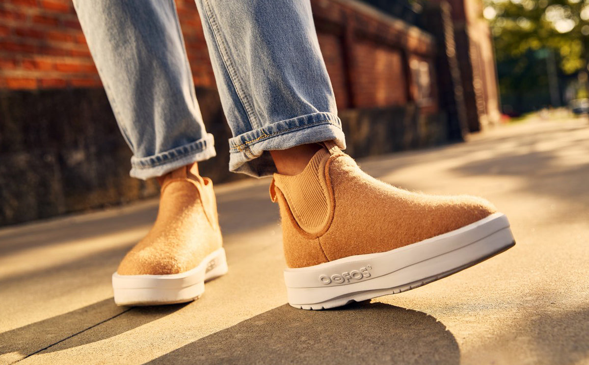 Women's OOmega Londoner - Almond – OOFOS