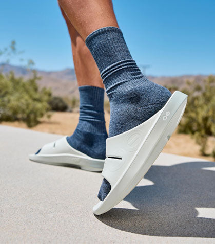 Oofos non slip hotsell
