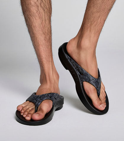 Oofos mens flip flops store