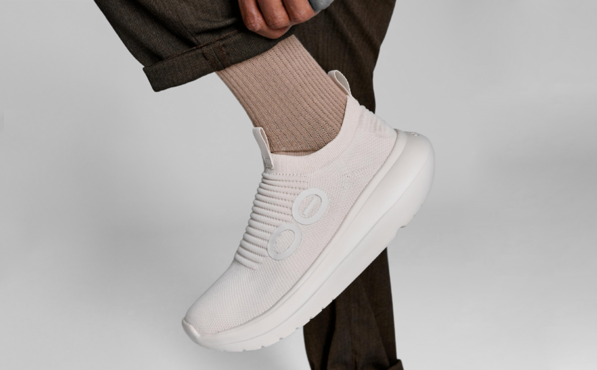 Men's OOmy Zen - Chalk close up of shoe on model in studio | lifestyle
