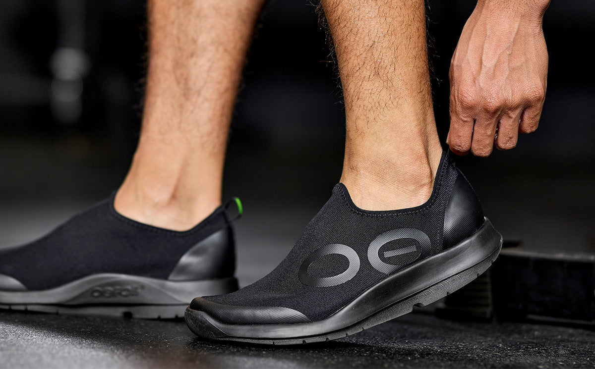 スニーカー OOFOS 5086 OOMG SPORT LACE BLACK 5004009680 Men's OOmg Sport LS Low Shoe - Black – OOFOS