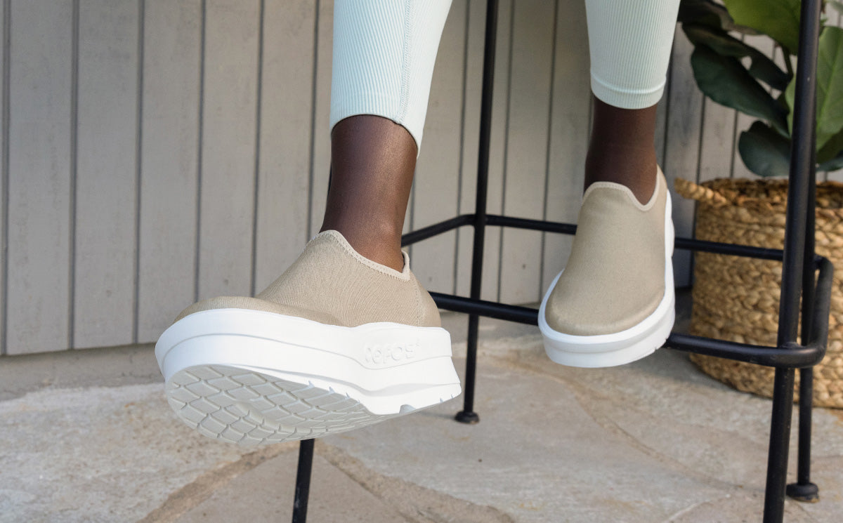 Women's OOmega eeZee Low Shoe - Nomad – OOFOS