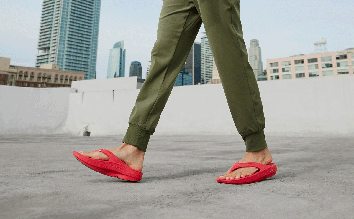 ★OOFOS★ OOLALA NEON BERRY OOLALA NEON BERRY Women's OOlala Sandal - Neon Berry (SALE) – OOFOS