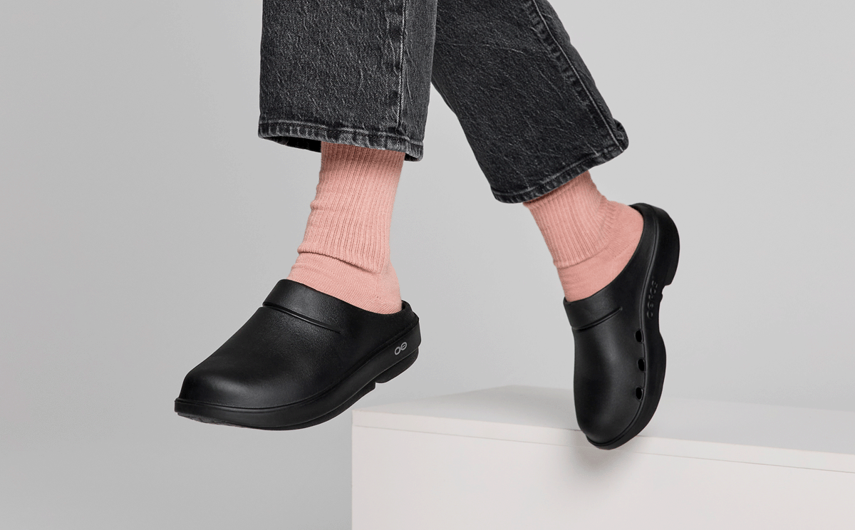 Women's OOcloog Black Clog – OOFOS