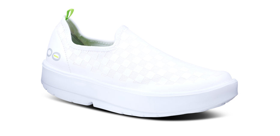 日本未入荷カラー多数！★人気【OOFOS】OOmg eeZee Lowシューズ Women's OOmega eeZee Low Shoe - White Black – OOFOS