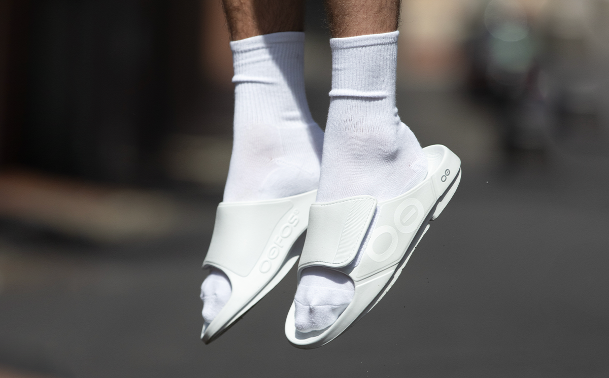 Men's OOahh Sport Flex Sandal - White – OOFOS