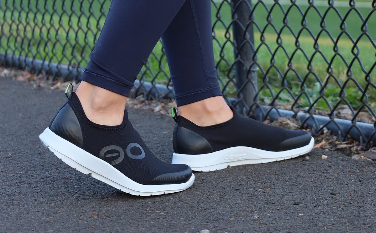 靴 WOMEN'S OOMG SPORT LACE - WHITE/BLACK Women's OOmg Sport Low Shoe - White Black (FINAL SALE) – OOFOS