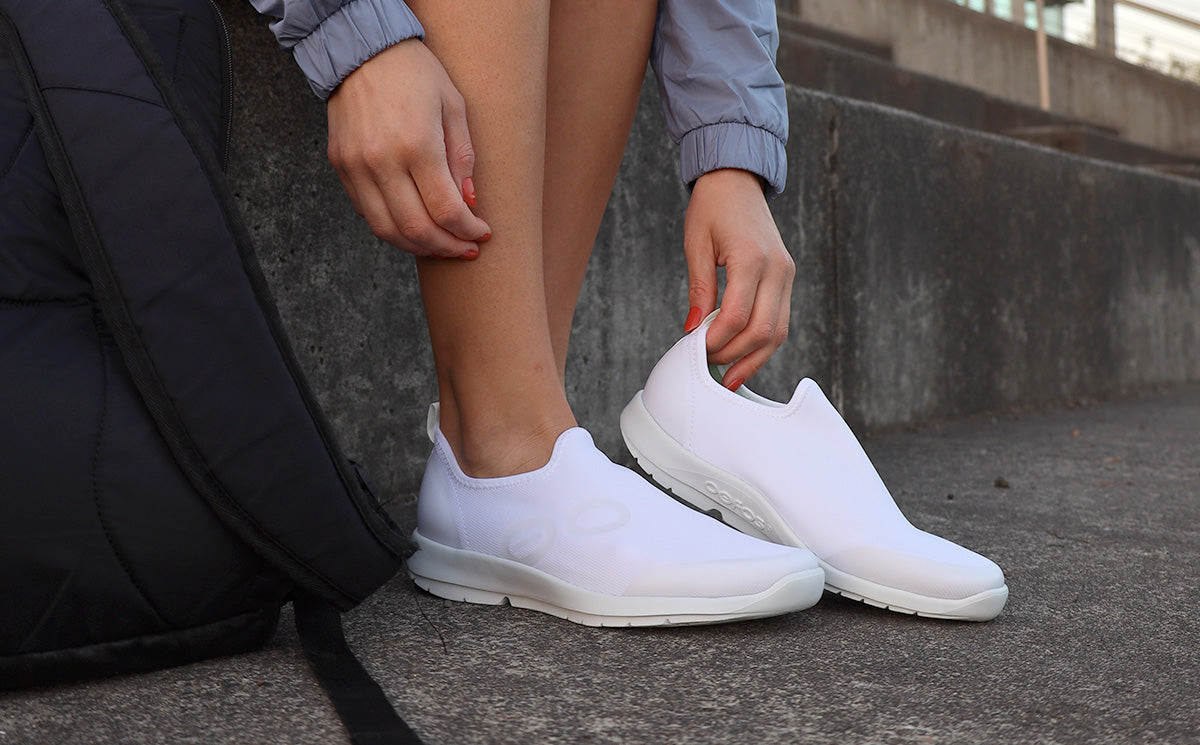 靴 WOMEN'S OOMG SPORT LACE - WHITE/BLACK Women's OOmg Sport Low Shoe - White Black (FINAL SALE) – OOFOS