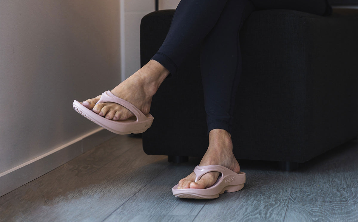 [OOFOS]ウーフォOORIGINAL STARDUST FLIP FLOP Women's OOlala Sandal - Stardust – OOFOS